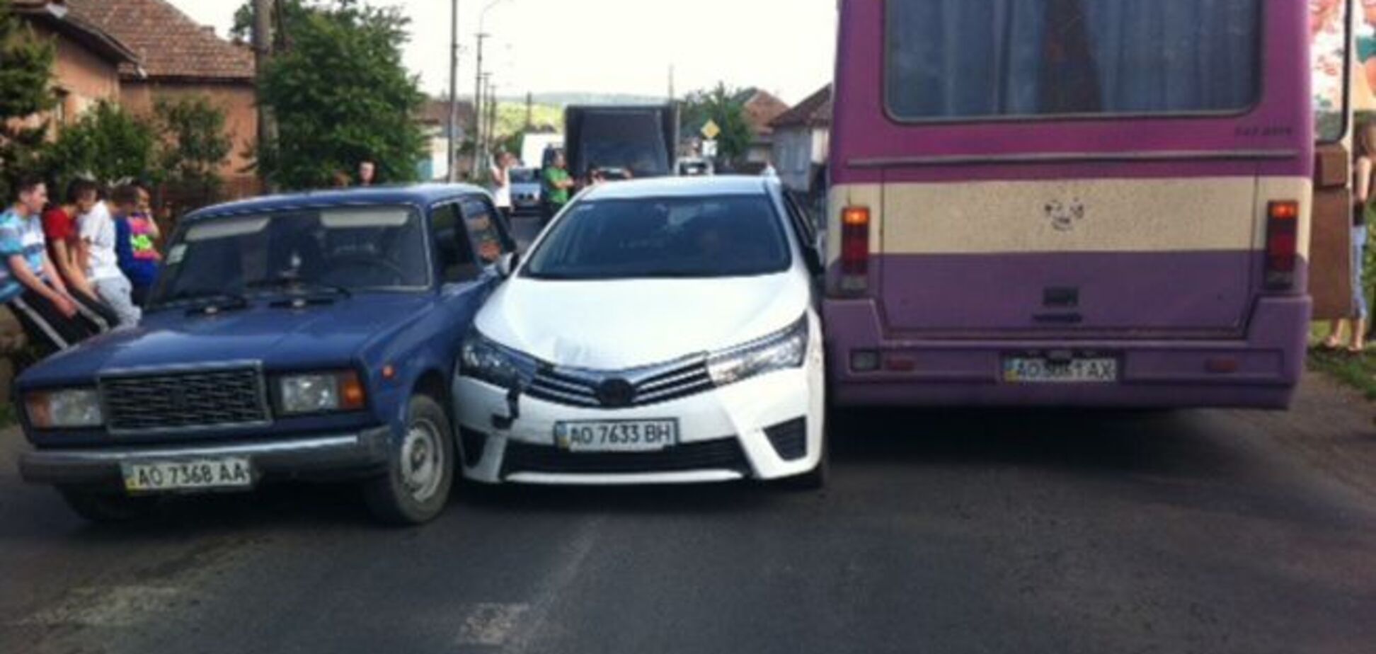 Не проскочил! На Закарпатье сотрудник прокуратуры 'застрял' и устроил ДТП