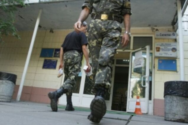 В Киеве начали незаконно забирать в военкомат прямо из дома - СМИ