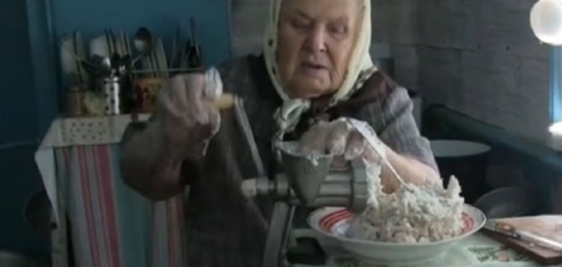 Бабушкин батальон. 95-летняя волонтерка готовит продукты для бойцов АТО
