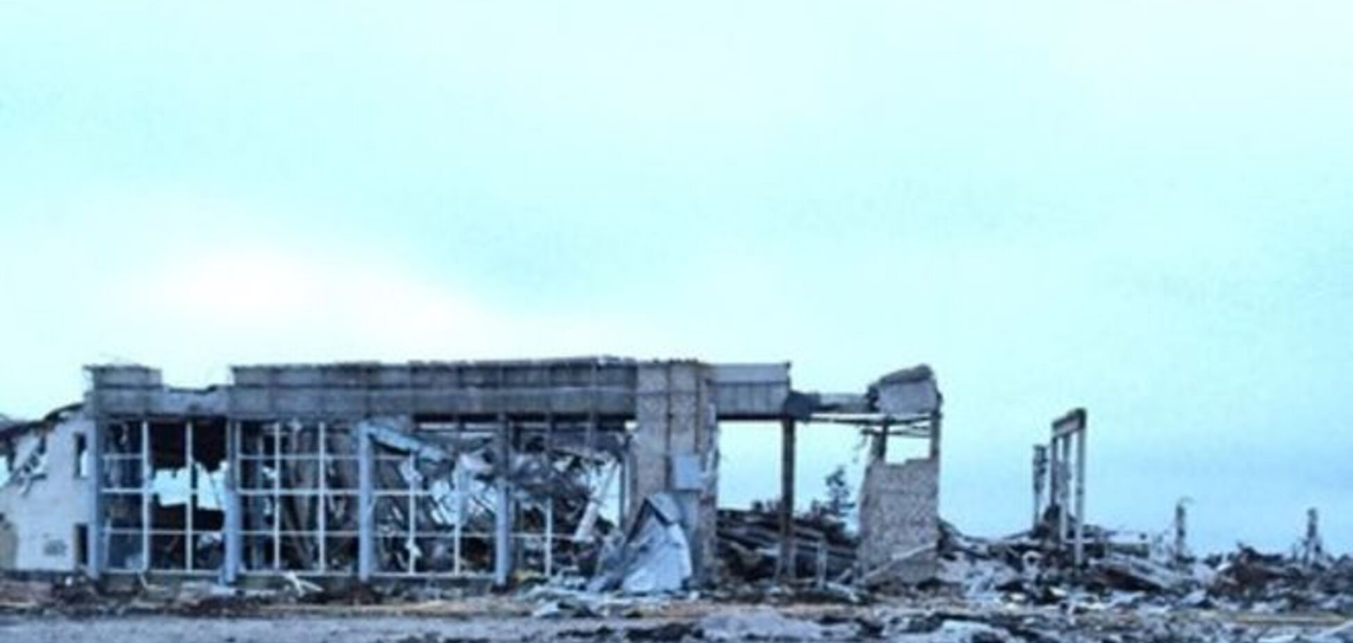 'Русский мир' пришел. В сеть попали фото руин луганского аэропорта