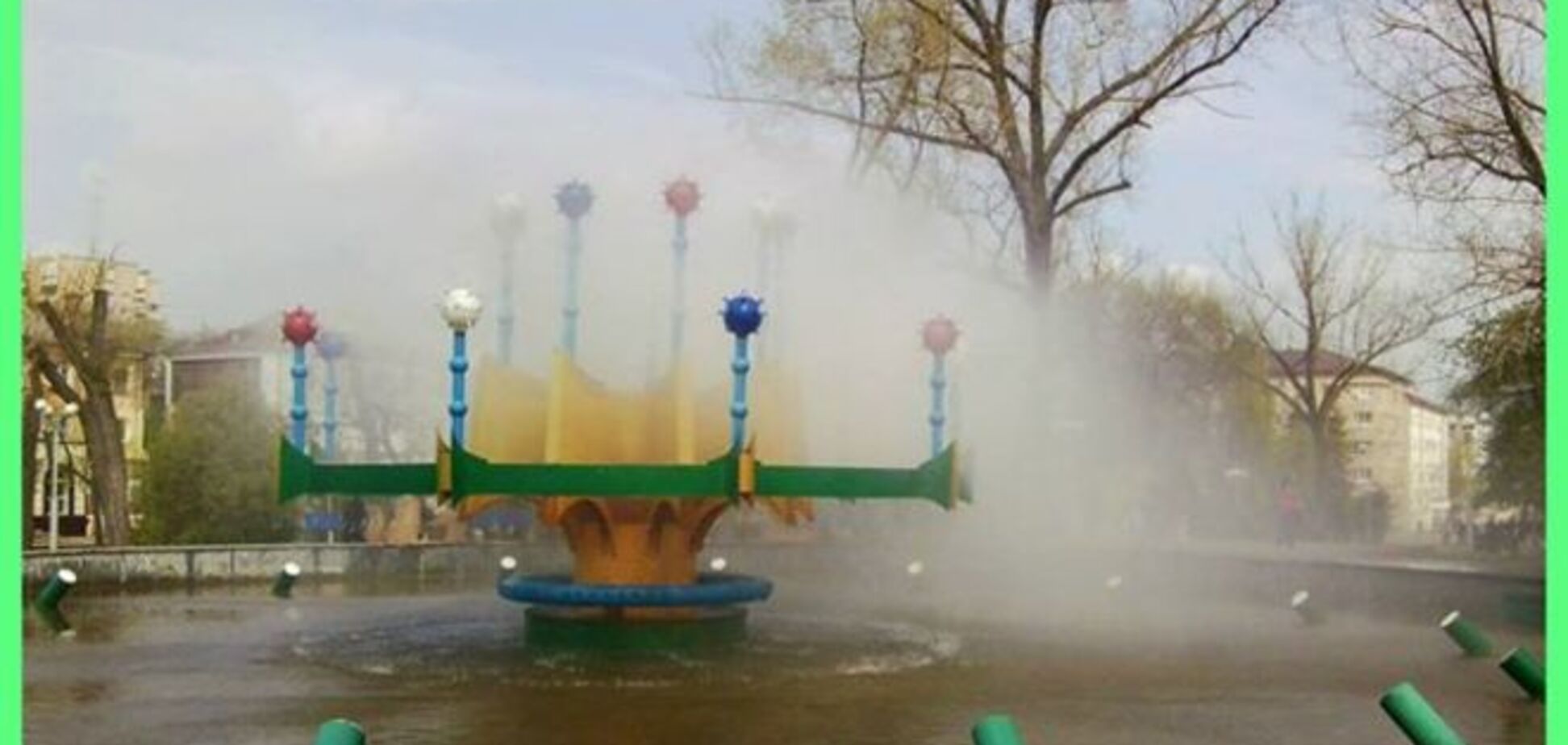 В оккупированном Луганске включили фонтан-'триколор': фотофакт