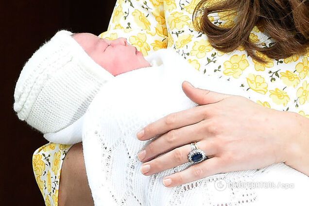 В Британии королевская семья понянчила новорожденную принцессу