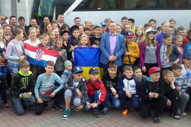 Экс-футболист 'Арсенала' устроил невероятную акцию для детей из зоны АТО