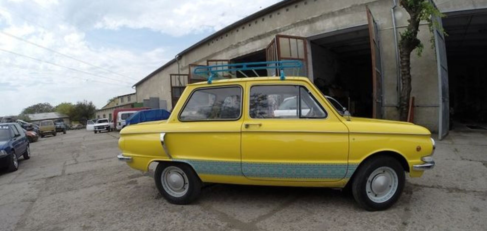 В Одессе из 'Запорожца' сделали патриотический электромобиль. Фото- и видеофакт