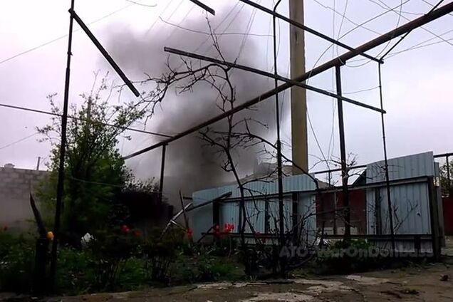 Террористы на Донбассе начали воевать с заборами. Видеофакт