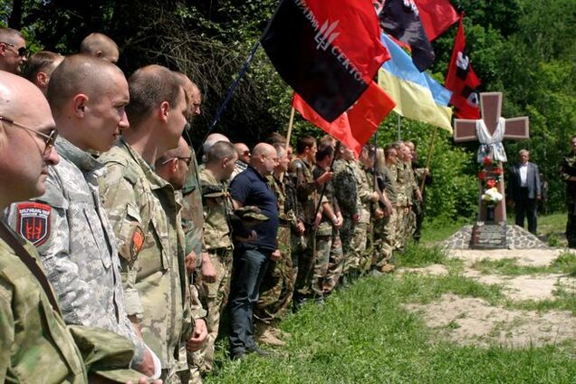 В Ривне открыли памятник Саше Белому. Фотофакт