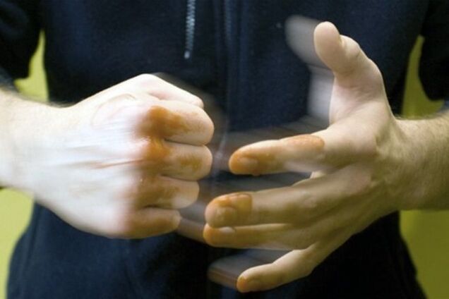 В Марьинке мужчины до полусмерти избили милиционера