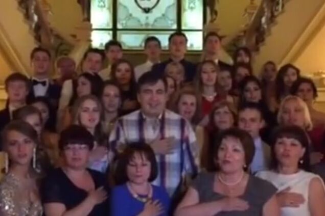 Саакашвили спел гимн Украины в Одессе. Видеофакт