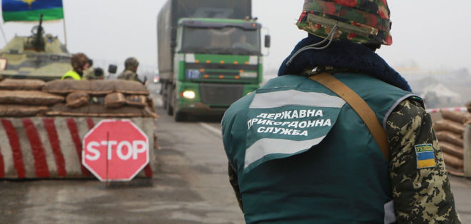 На Донбассе пограничники нашли 470 тыс грн под обшивкой грузовика