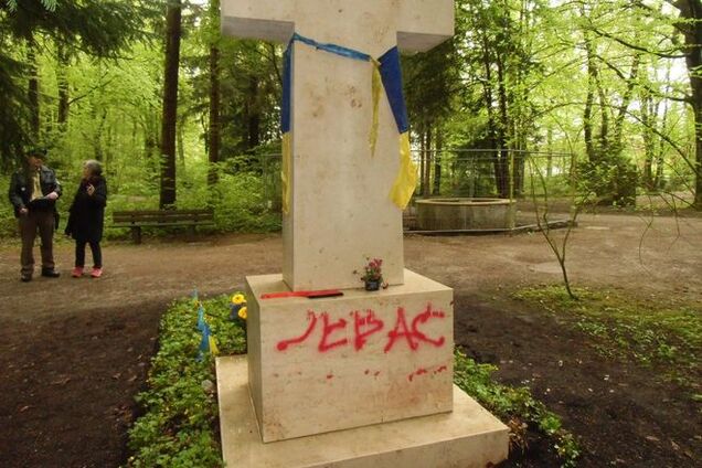 У Німеччині осквернили могилу Бандери: маскувалися під поляків