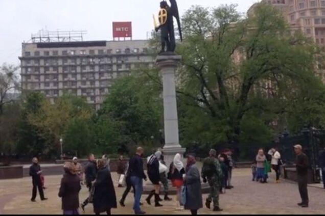 Террорист Моторола с женой в мини-юбке крестили дочь