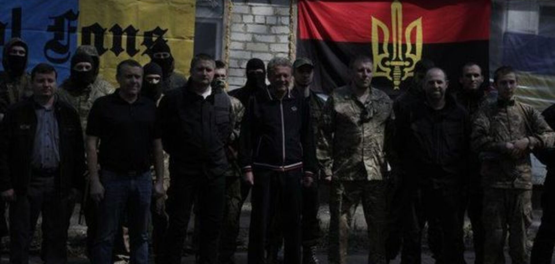 Тренер 'Днепра' проведал бойцов 'Азова'