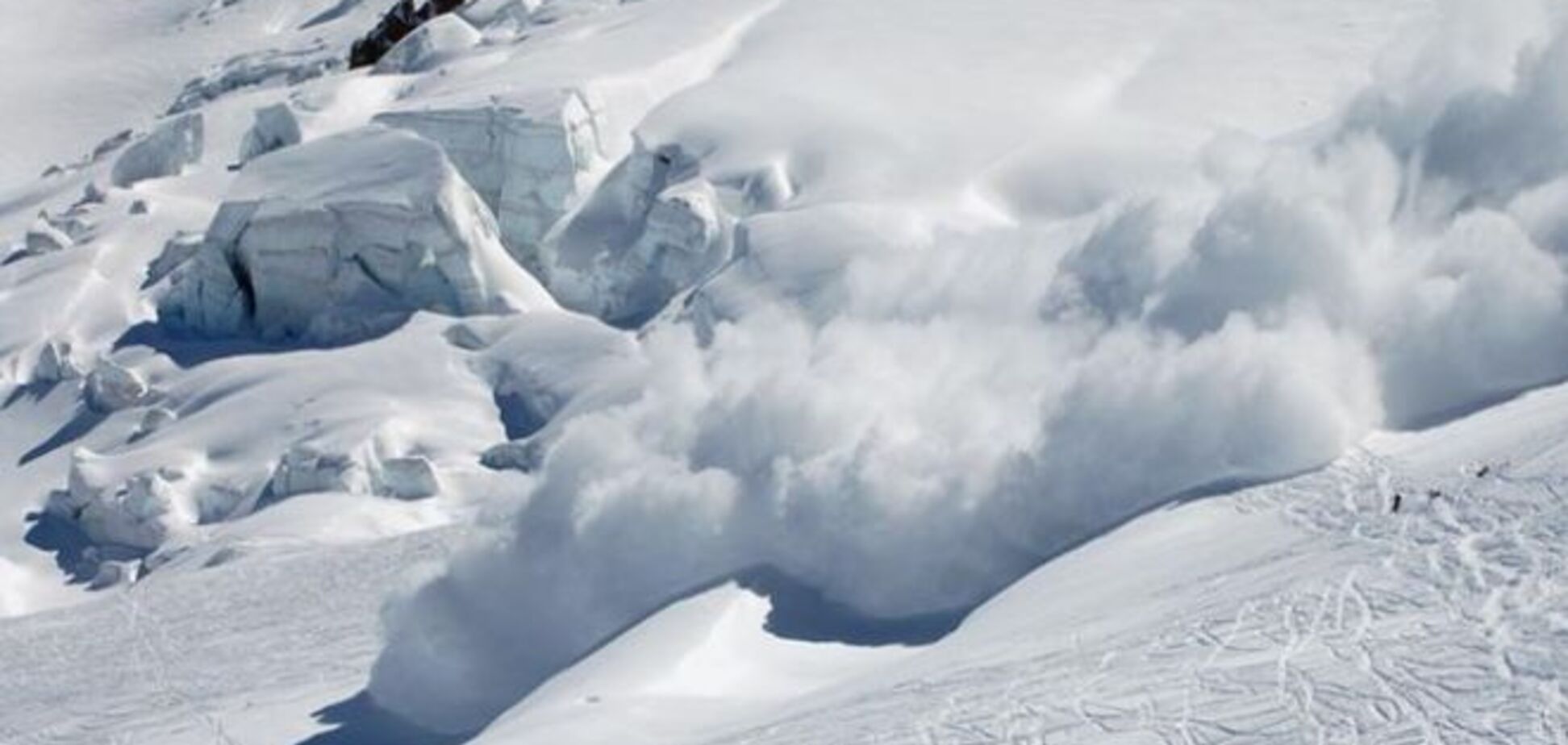 Знайдено тіла більше ста альпіністів під лавиною в Непалі