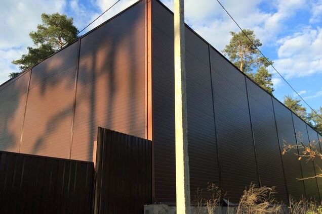 Под Киевом неизвестный начал строительство на 15 га земли