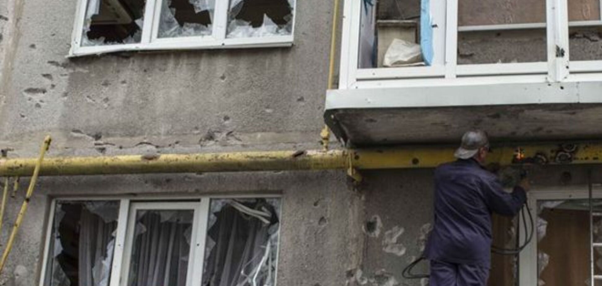 Донецк опять содрогался от залпов: жители провели ночь в подвалах