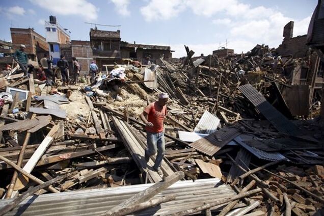 Количество жертв землетрясения в Непале уже более, чем 7,3 тысяч человек