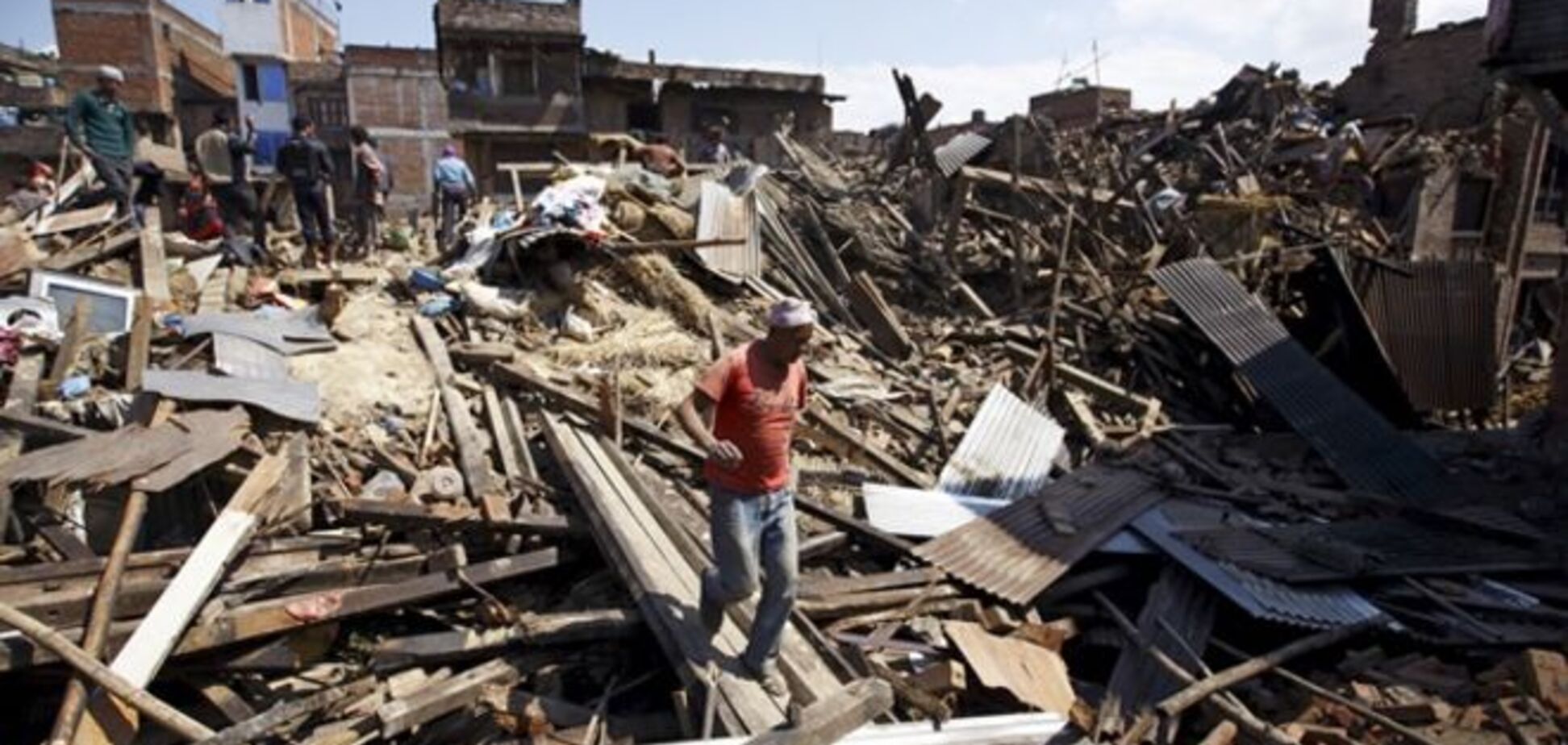 Количество жертв землетрясения в Непале уже более, чем 7,3 тысяч человек