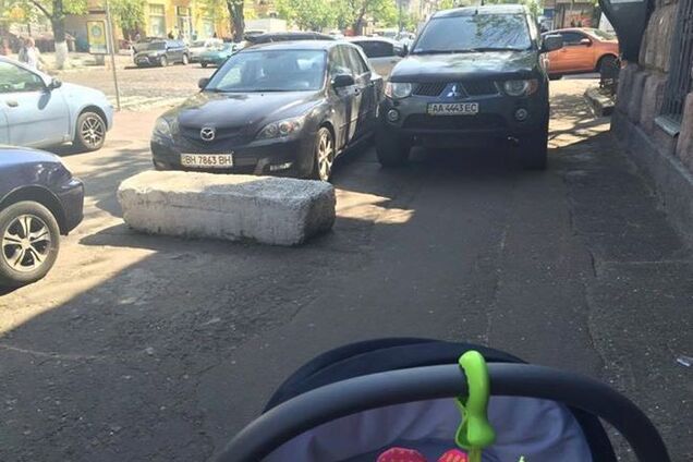 Київський 'Герой парковки' не залишив шансів дитячій колясці