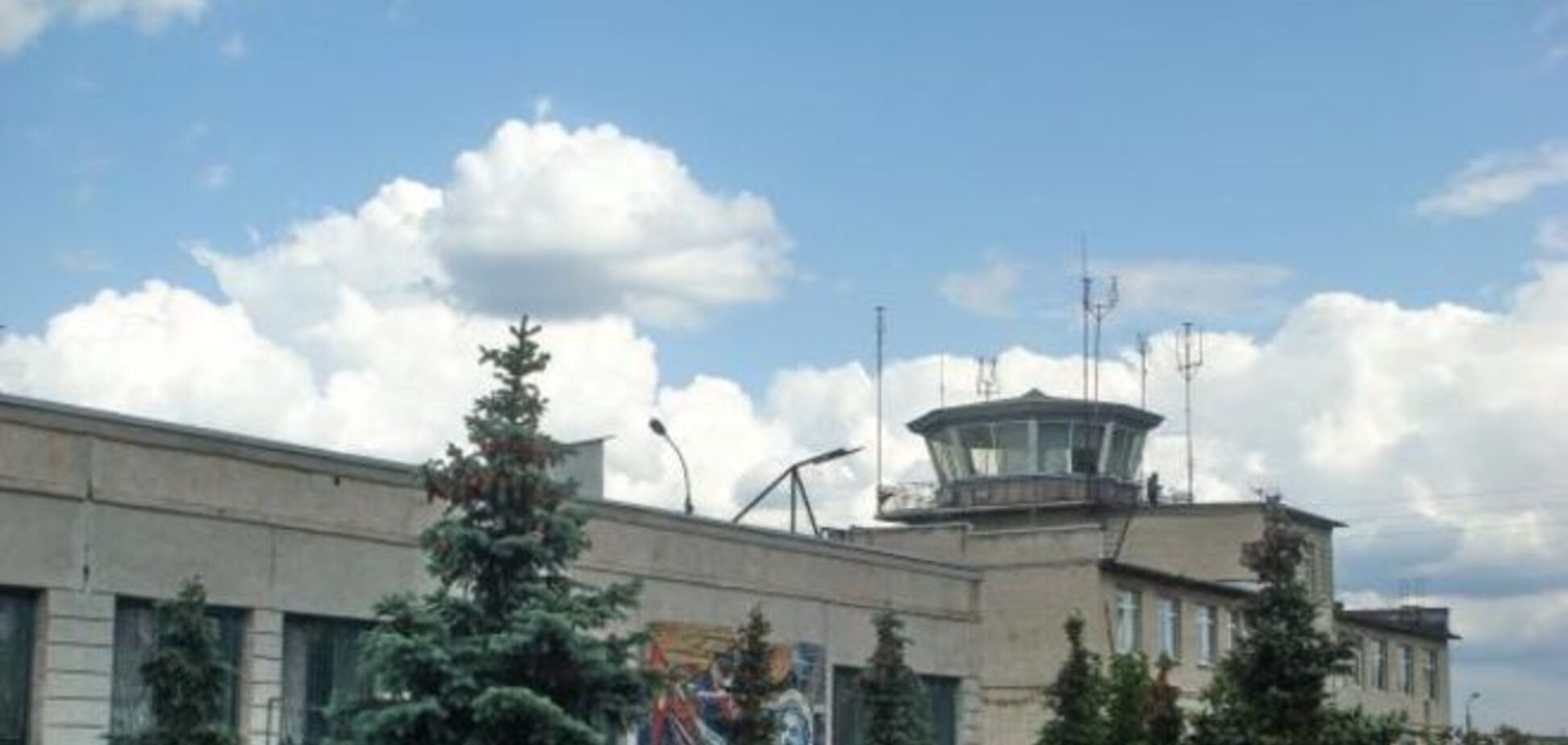 Кабмин подарил единственный уцелевший на Донбассе аэропорт Луганской области