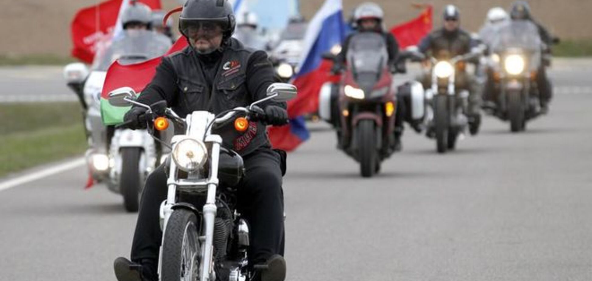 Шесть путинских байкеров добрались до Праги