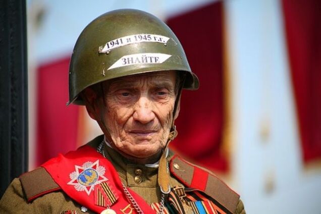 70 лет Победы: машем георгиевскими шарфиками и улыбаемся