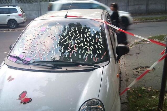 У Києві помстилися водієві за щоденну неправильну парковку: фотофакт