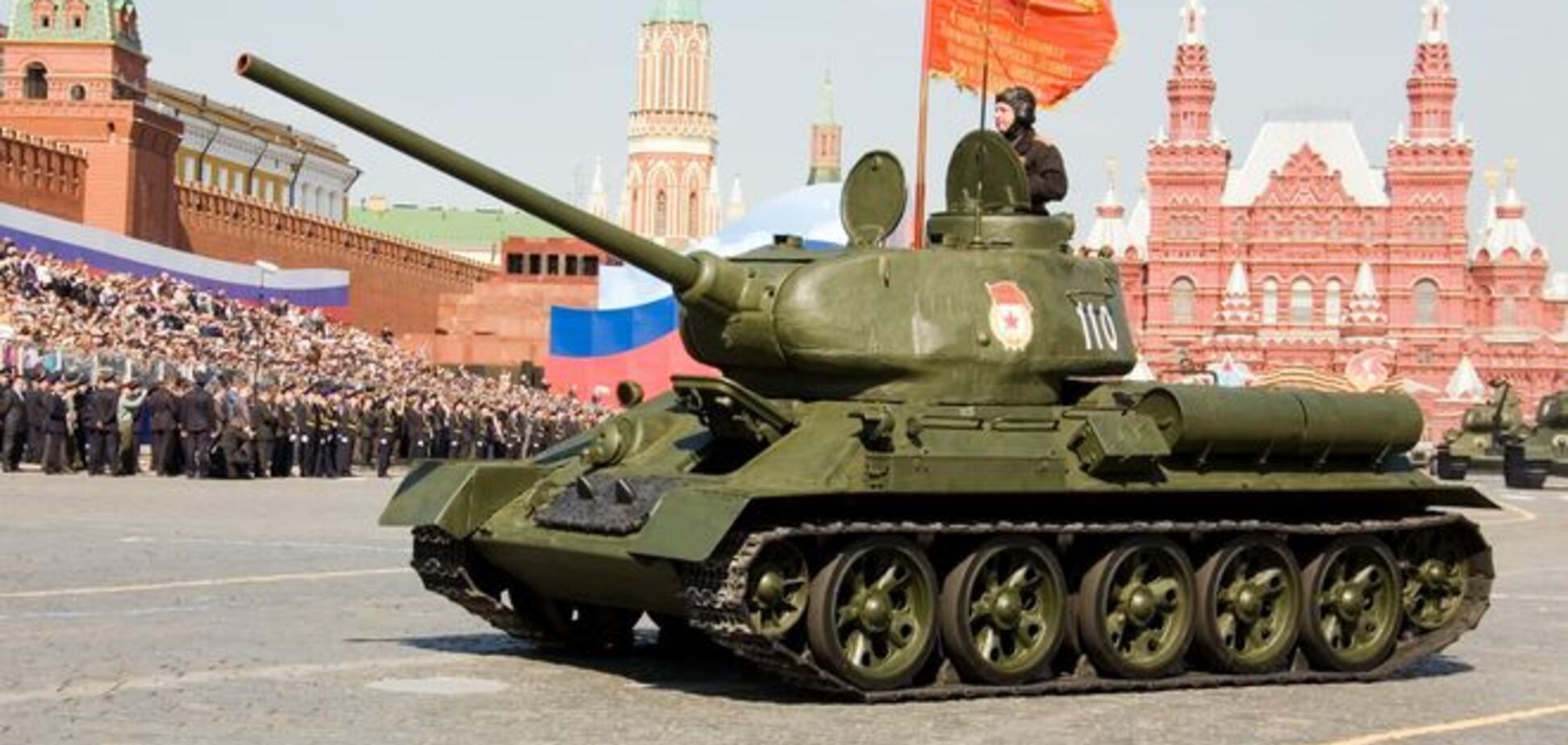 На репетиции Дня Победы в Москве танк чуть не раздавил журналистов