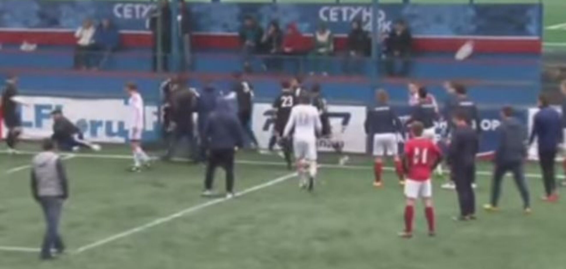Дагестанские футболисты устроили массовое побоище во время матча