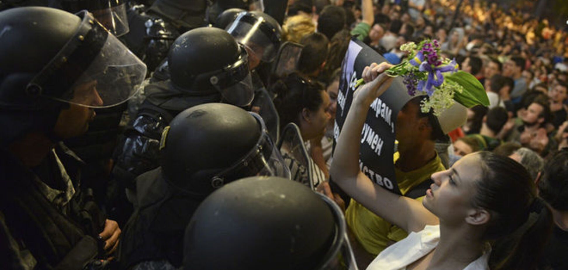 Протесты в Македонии: в боях с полицией пострадали 39 человек