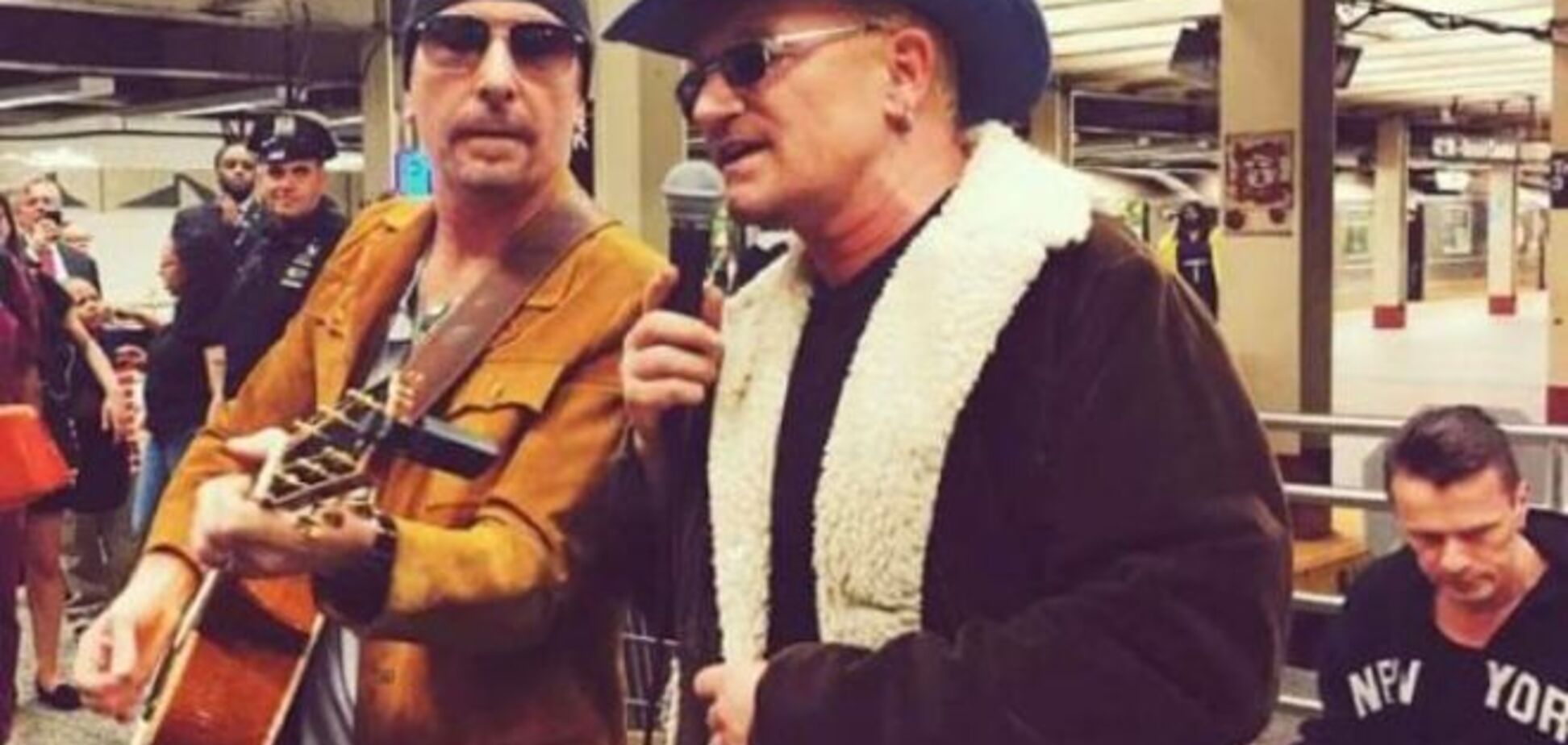 Группа U2 стала уличной бандой и сыграла в метро