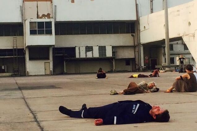 'На привалі': фото сплячого на землі Шкіряка підірвало інтернет