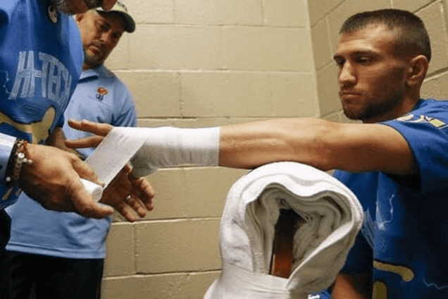 Ломаченко извинился за то, что высмеял Мейвезера