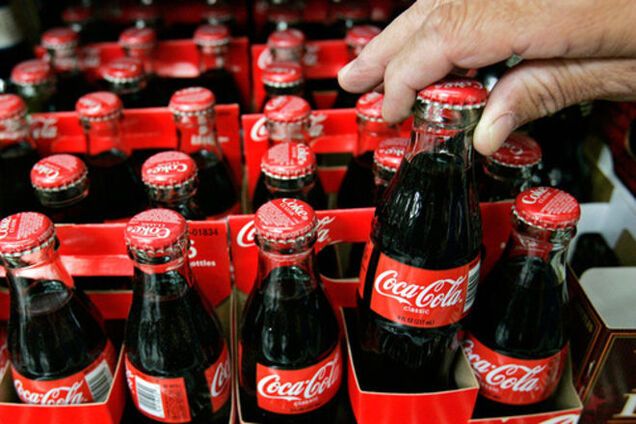 Российский ответ санкциям? В Москве 'Колу' продают по паспортам: видеофакт