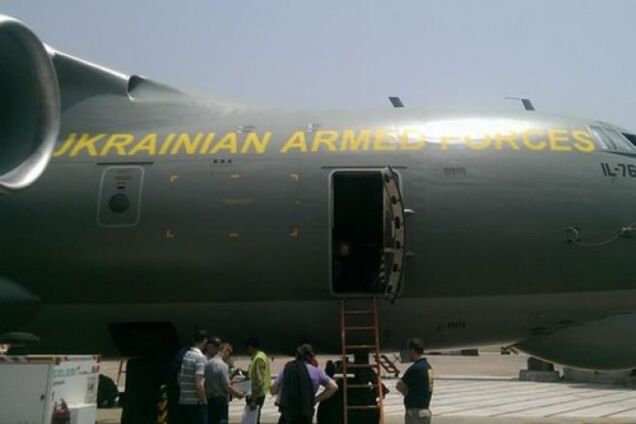 Рада просит Яценюка и Шкиряка отчитаться о деньгах на эвакуацию украинцев из Непала