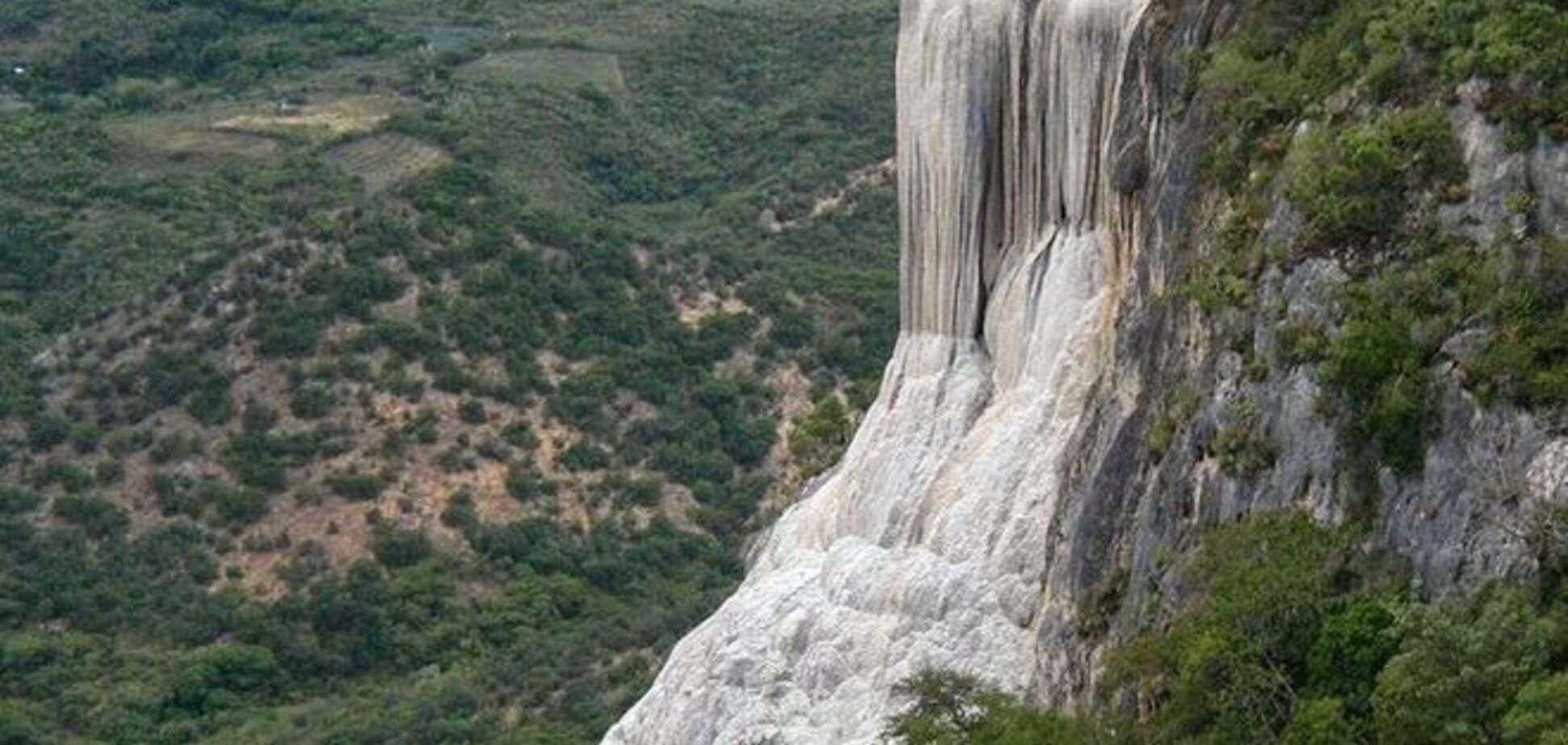 Уникальные каменные водопады Йерве эль Агуа