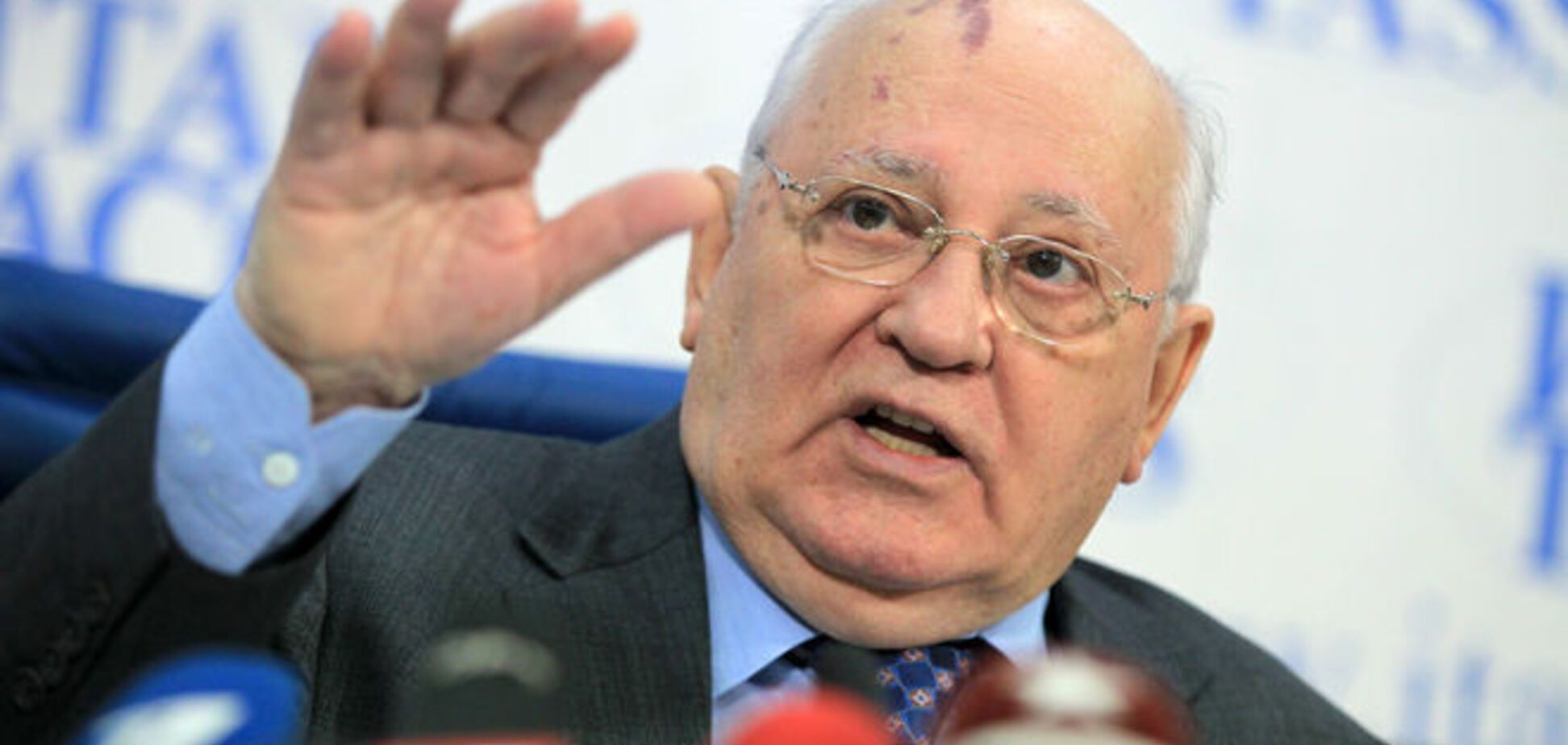 Горбачев назвал игнор путинского парада неуважением к народам СССР