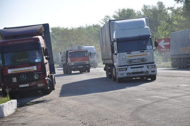 Автоколонна 19-го гумрейса Ахметова доставит на Донбасс обновленные наборы выживания