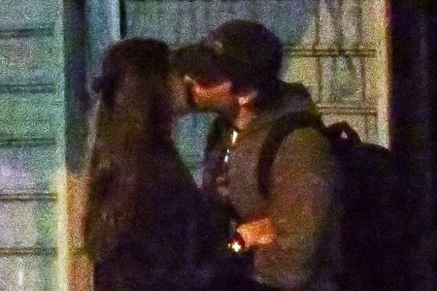 Папарацци 'засекли' горячий поцелуй Ирины Шейк и Брэдли Купера: эксклюзивные фото