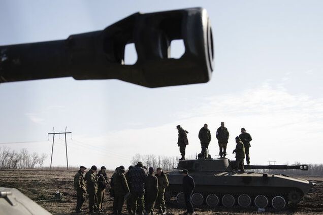 На Донбассе боевики открыто выводят на передовую тяжелое вооружение