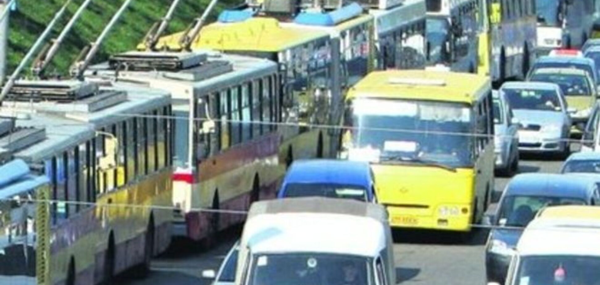 В Киеве 8 и 9 мая транспорт будет работать дольше