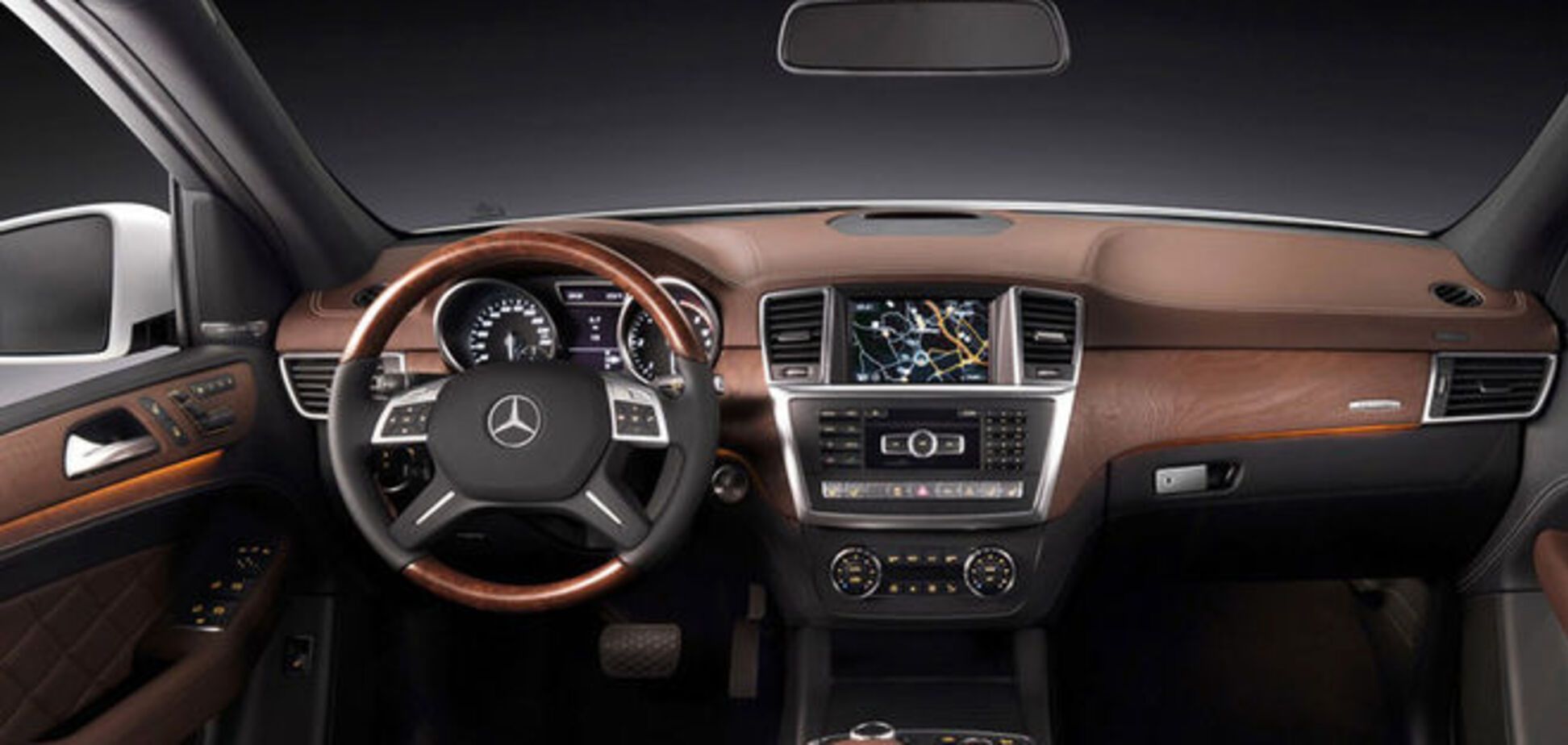 Чудотворцы: каждый третий из самых бедных депутатов имеет по роскошному Mercedes-Benz