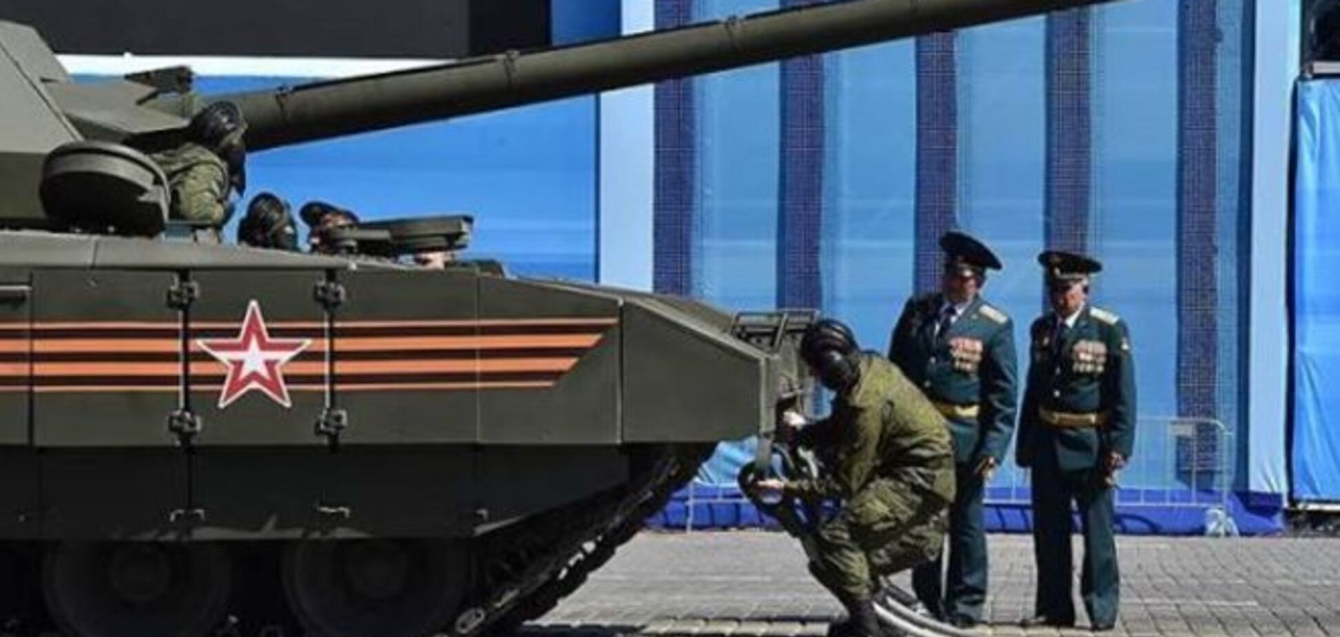 Під час репетиції путінського параду заглох танк: фотофакт