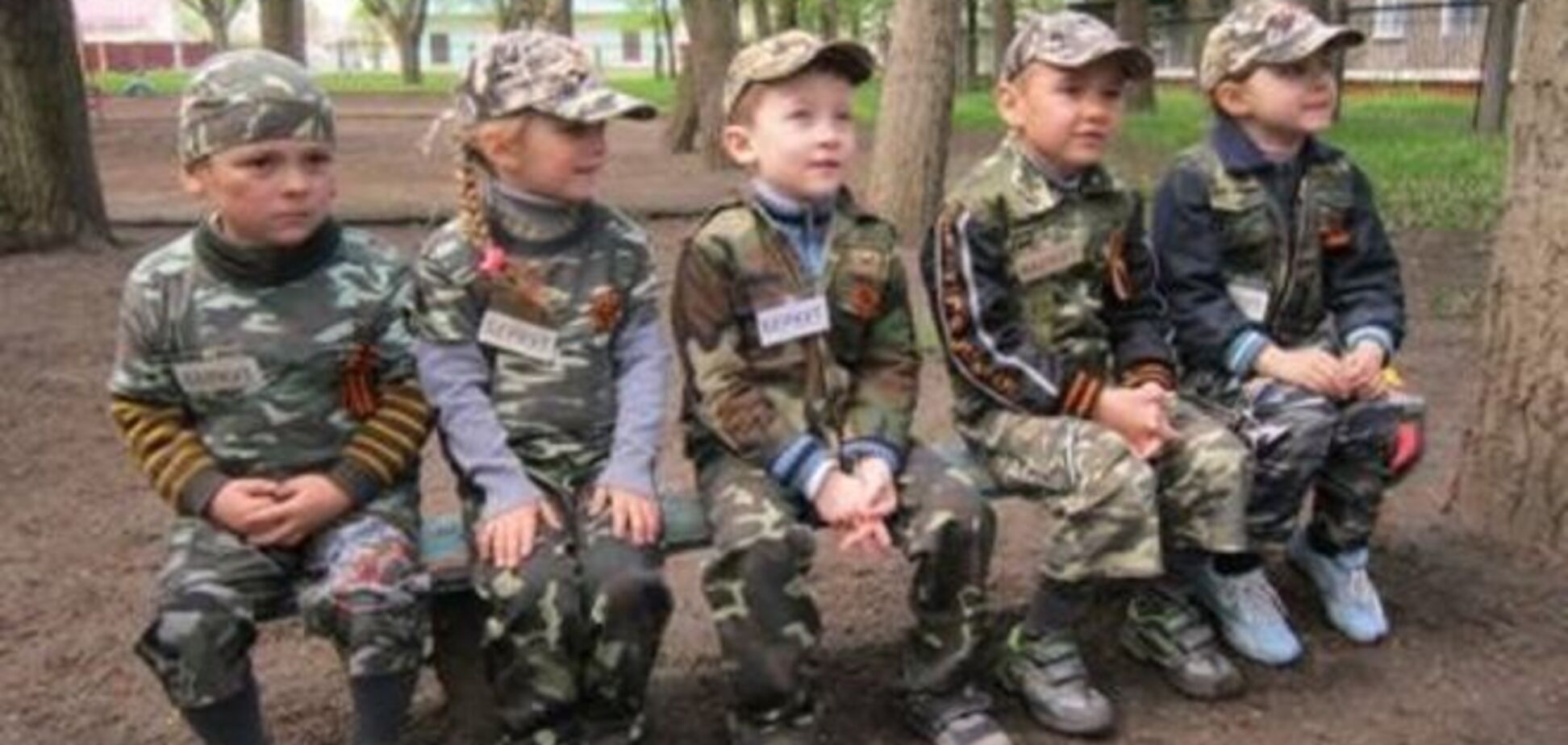 В Горловке дошкольников нарядили в форму 'Беркута': фотофакт