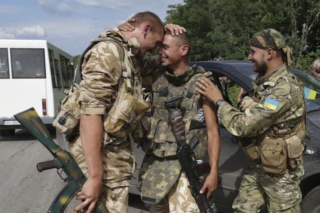 Из плена вытащили бойцов 'Донбасса': 'Шило' и 'Падре'