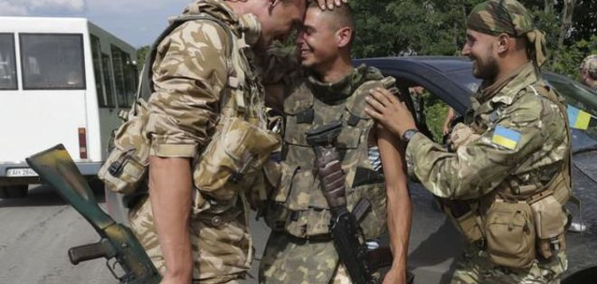 Из плена вытащили бойцов 'Донбасса': 'Шило' и 'Падре'