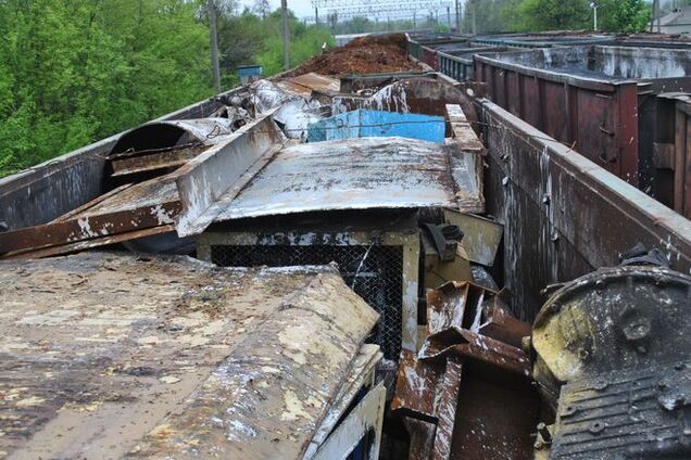 Под Краматорском пограничники в металлоломе нашли трактор и мешки с коксом