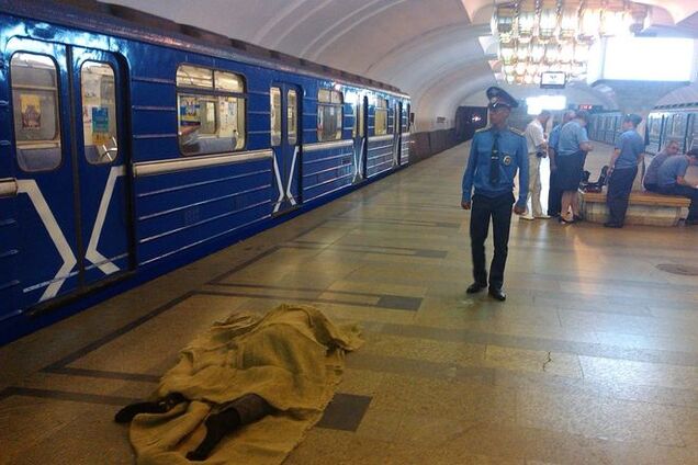 На станции метро в Киеве скончался мужчина