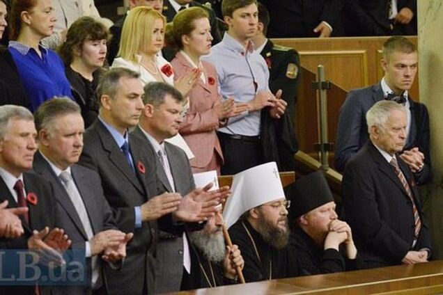 Московський патріархат в Україні, люди церкви - просто сидять...