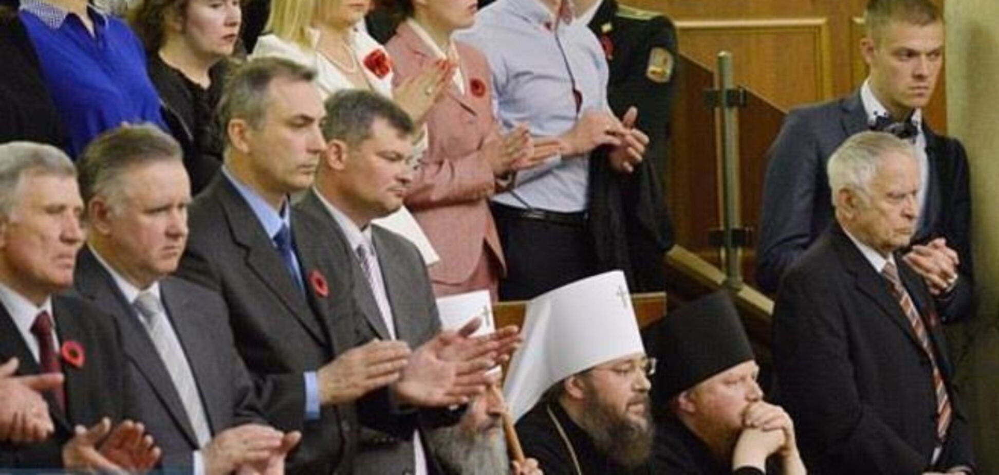 Московський патріархат в Україні, люди церкви - просто сидять...