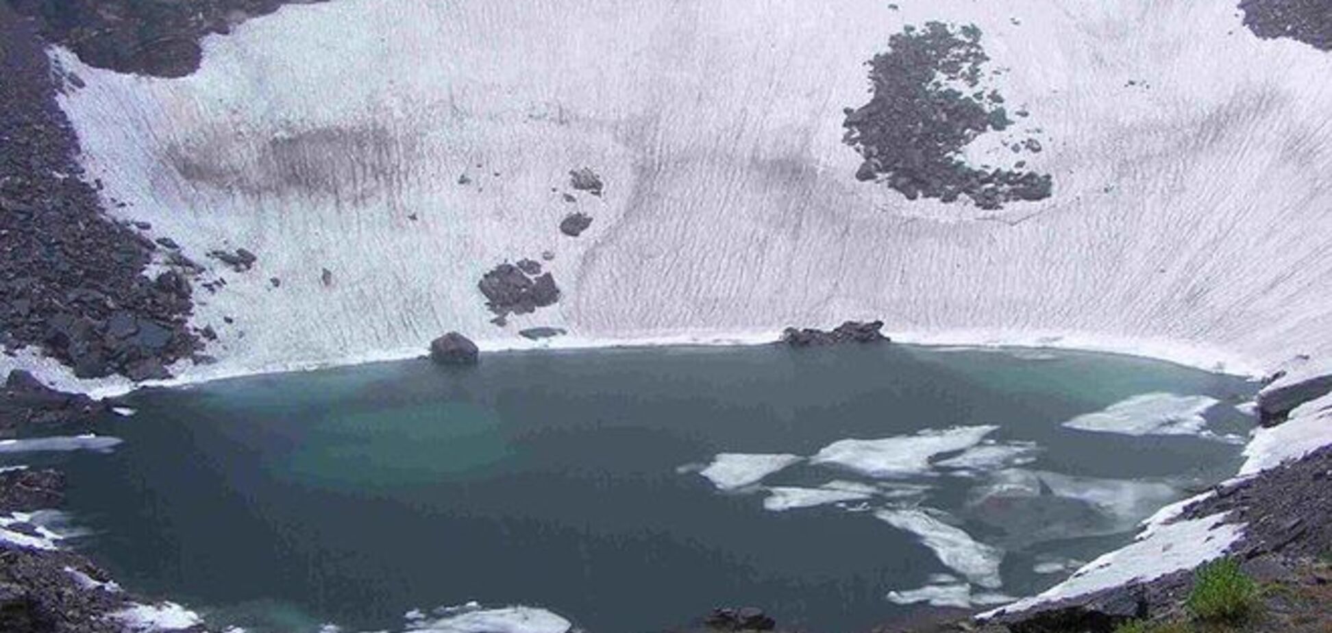 Таинственное озеро скелетов в горах Индии